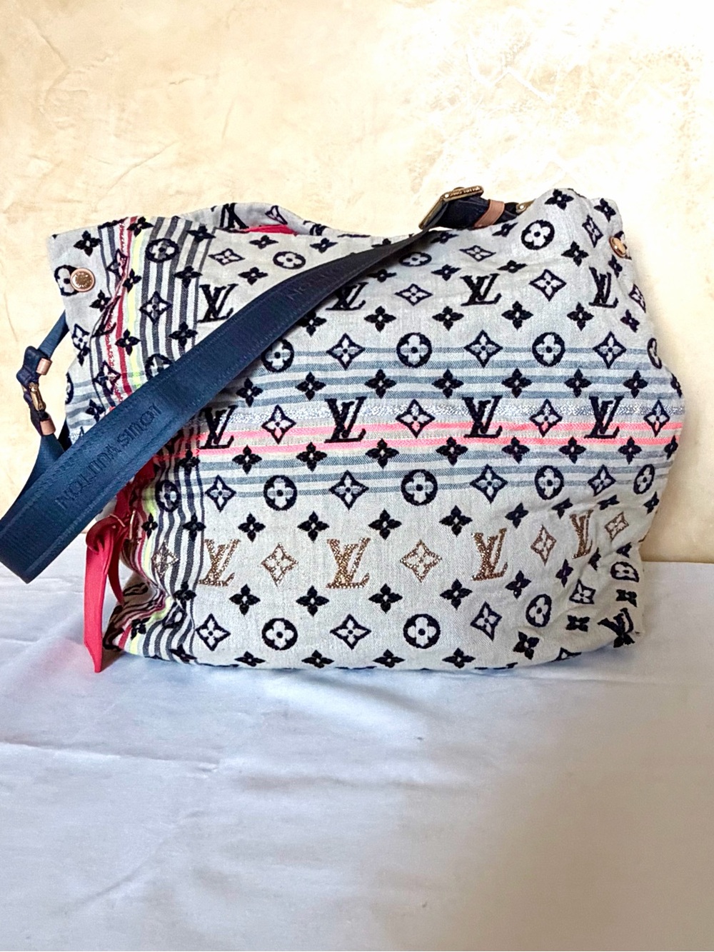 Louis Vuitton Monogram Cheche Bohemian Rouge - Picture 3 of 16